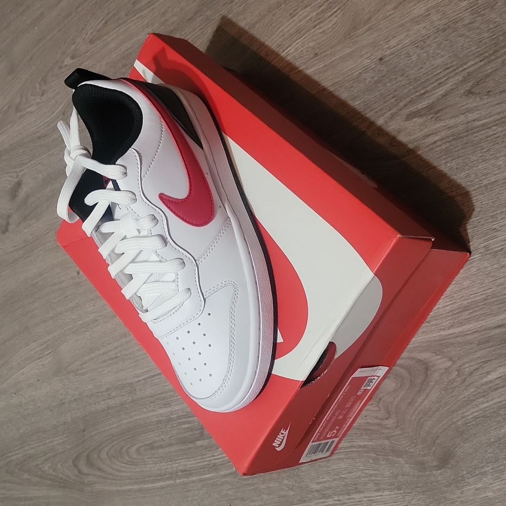 Nike Court borough low 3 (gs) size 5y